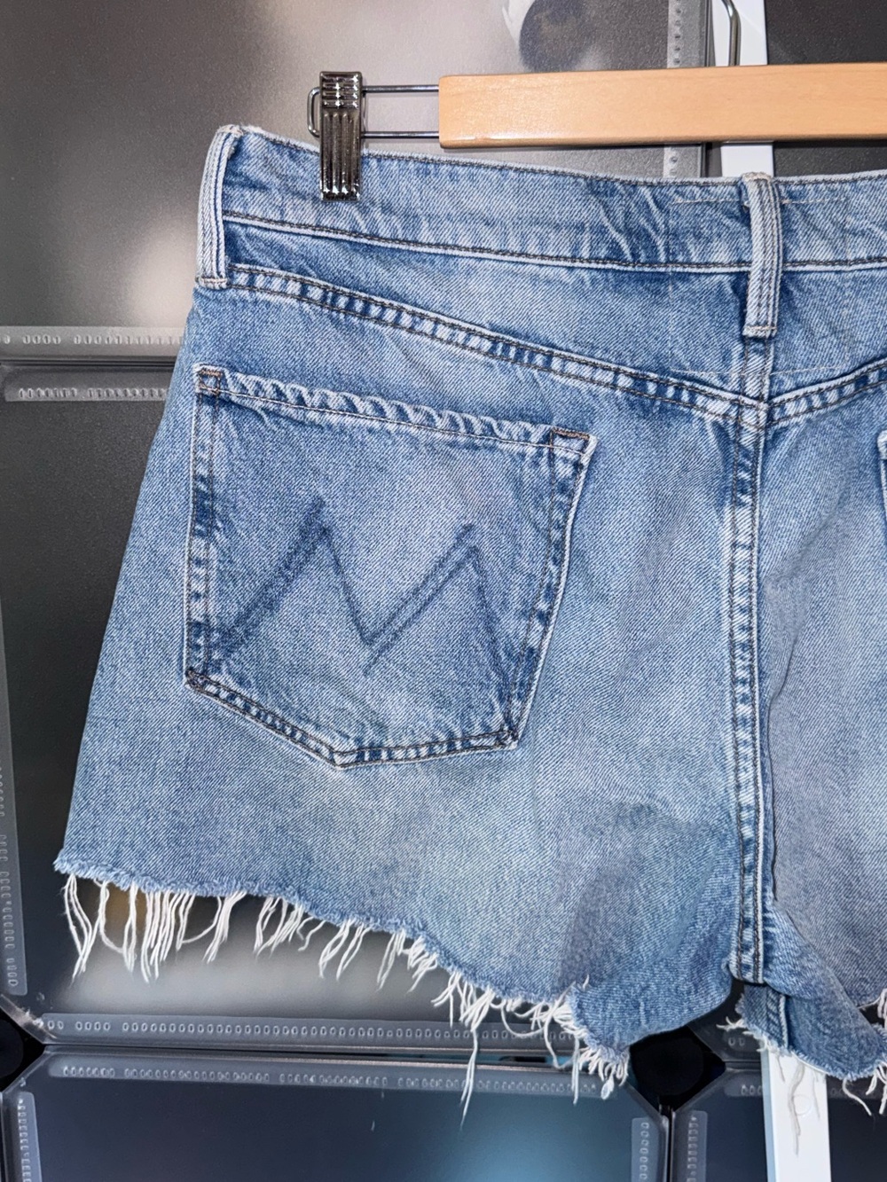MOTHER The Skipper Short n’ Long Fray Leap At The Chance Denim Shorts Size 32 - Picture 5 of 10